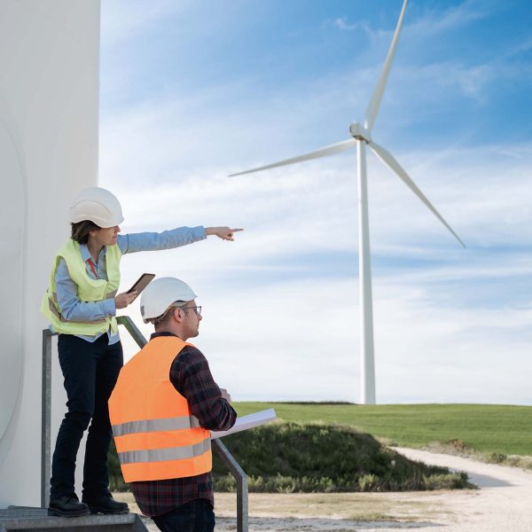 green-power-energy-people-working-at-sustainable-HJYKJTV.jpg